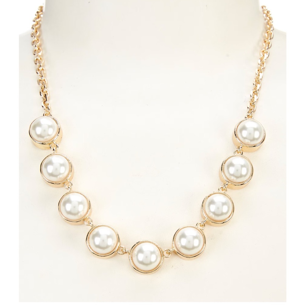 Dillard’s Brand Pearl Cab Round Gold Metal Frontal Collar Necklace